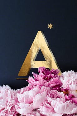 Flower Alphabet goldener Buchstabe A aus dem Shop von HEARTMADE Prints